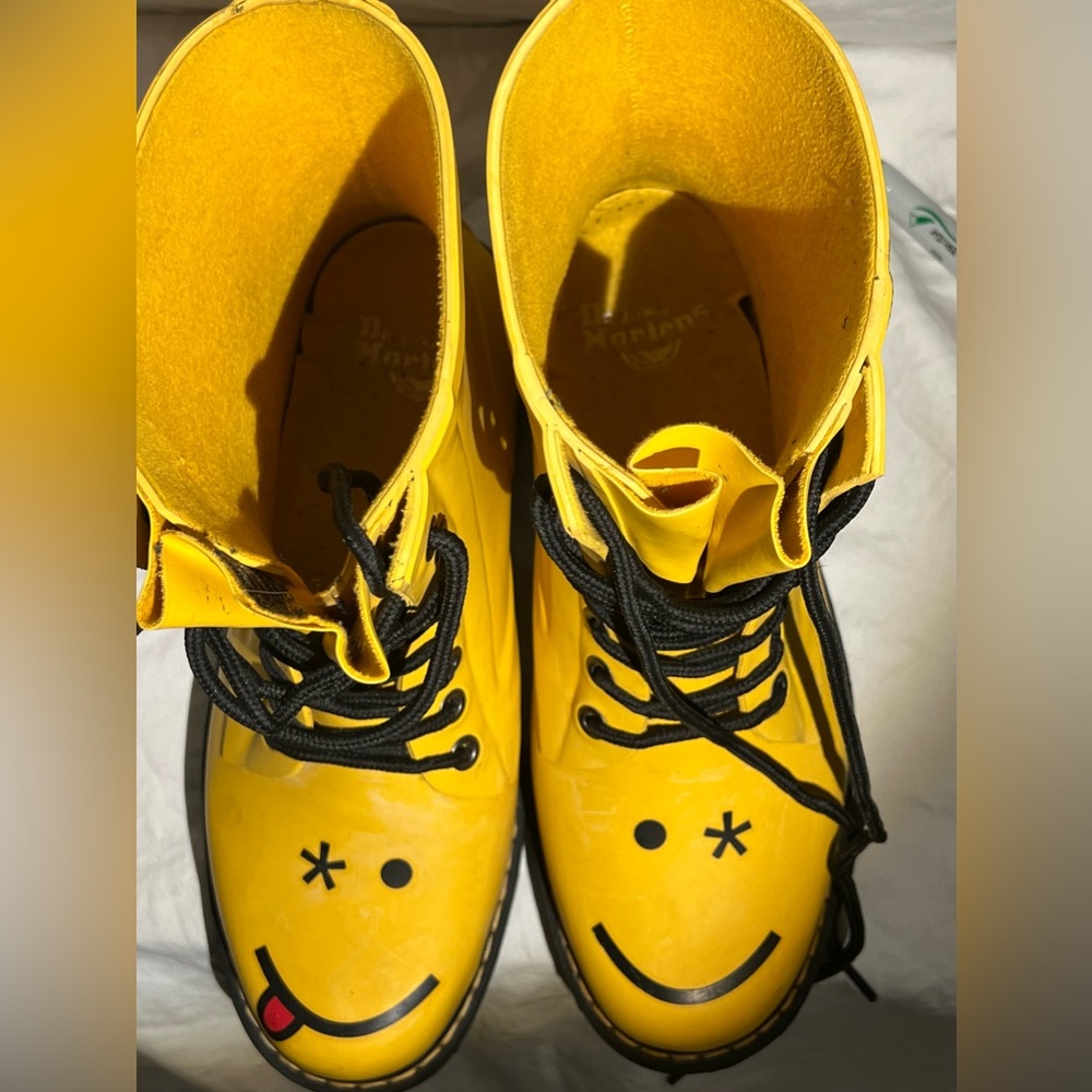 Dr. Martens rubber rain boots, good condition, no original box.
